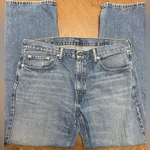 Levi's Classic Blue Straight Jeans with Vintage Appeal